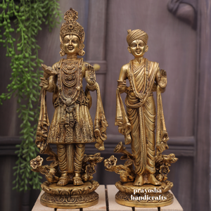 Divine Brass Statue: Bhagwan Swaminarayan & Gunatitanand Swami's Spiritual Harmony