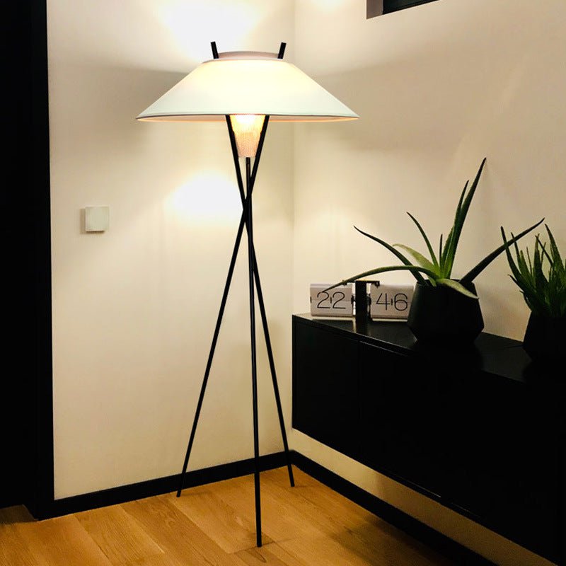 Tripod Hoka Floor Lamp