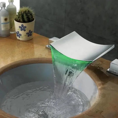 Dua Curved Faucet