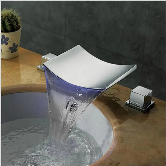 Dua Curved Faucet