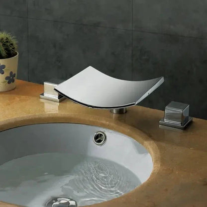 Dua Curved Faucet