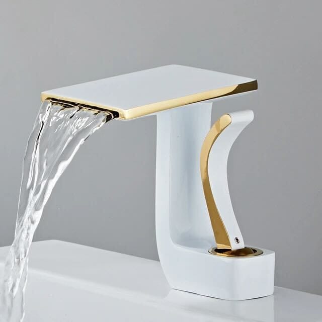 Serpenti Flow Faucet