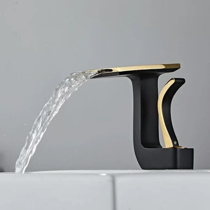 Serpenti Flow Faucet