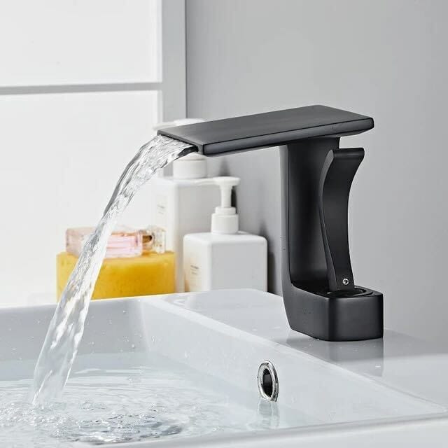 Serpenti Flow Faucet