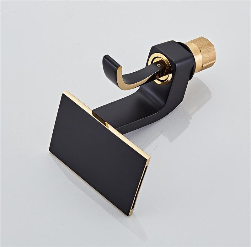 Serpenti Flow Faucet