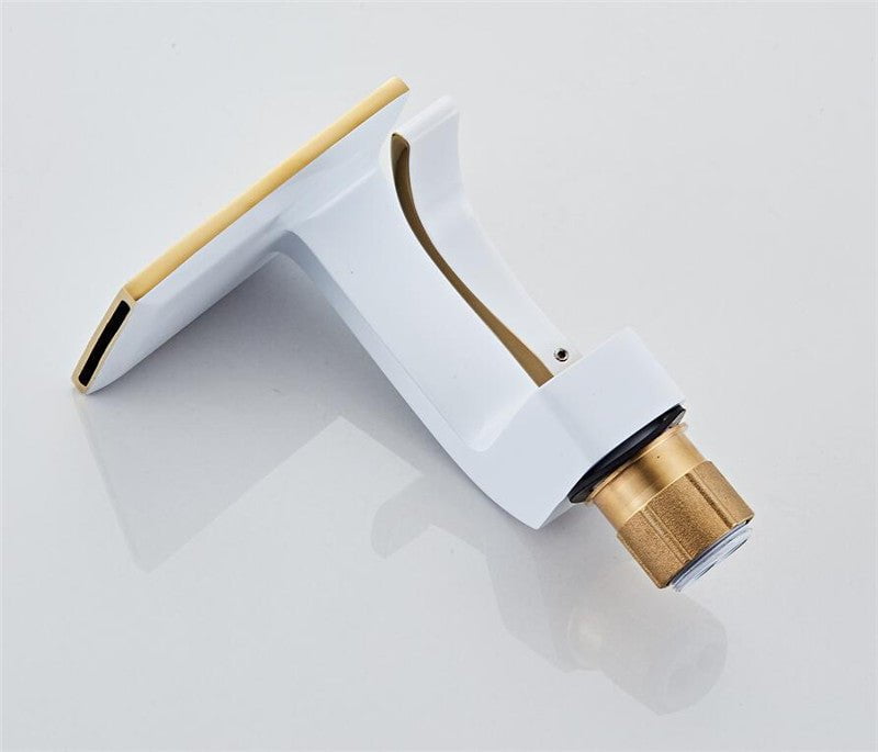 Serpenti Flow Faucet