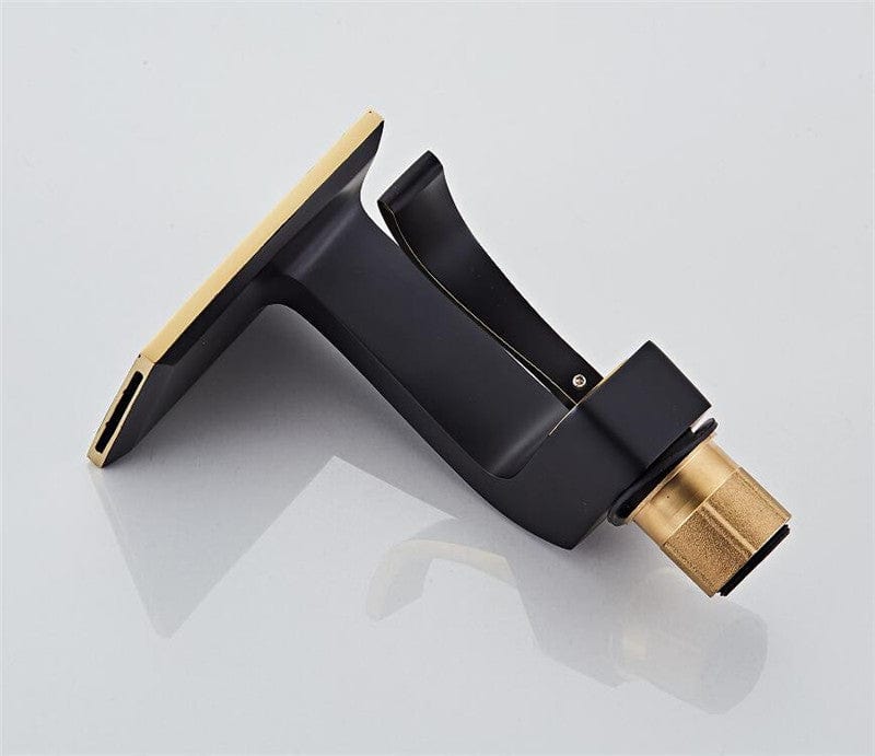 Serpenti Flow Faucet