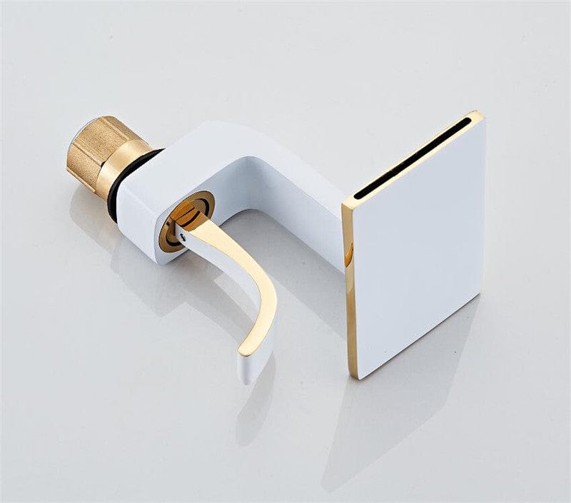 Serpenti Flow Faucet